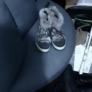 Black fur trimmed boots